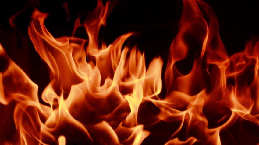 Дочь вышла замуж "по любви": в Пакистане мужчина сжег заживо свою семью 