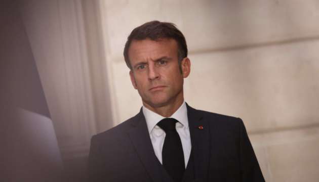 "Не здавайтеся": з чим Макрон звернувся до французів перед виборами