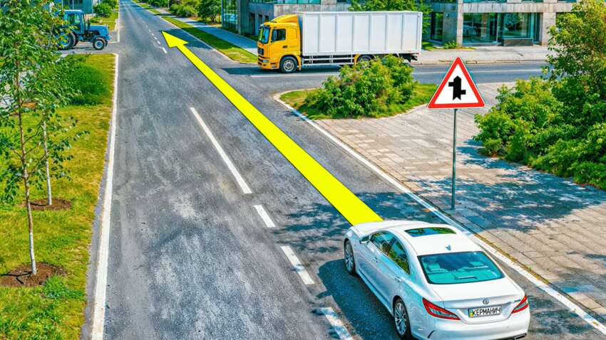 Тест ПДД: кому должен уступить водитель белого авто на перекрестке