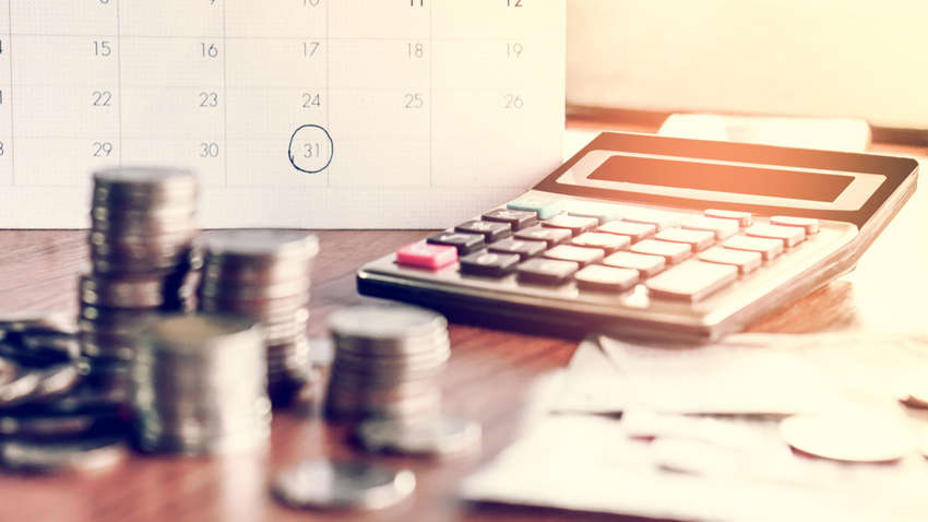 Уряд хоче знизити зарплати прокурорам і депутатам 