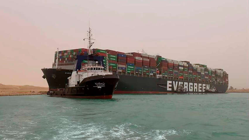 Председатель Суэцкого канала говорит, что потери от блокировки могут достичь 1 млрд долларов