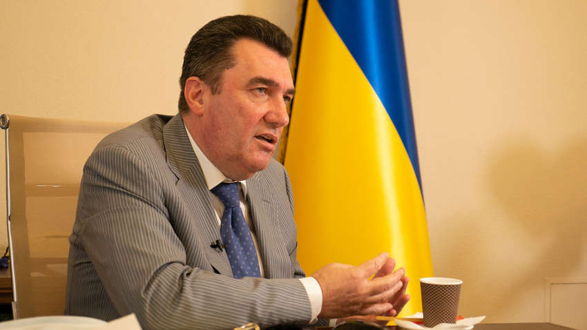 Данилов должен уйти в отставку после скандала с продажей мест в санкционных списках СНБО, - опрос