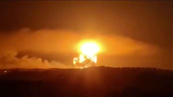 Израиль нанес удары по военным объектам в сирийском Тартусе: там расположена база РФ