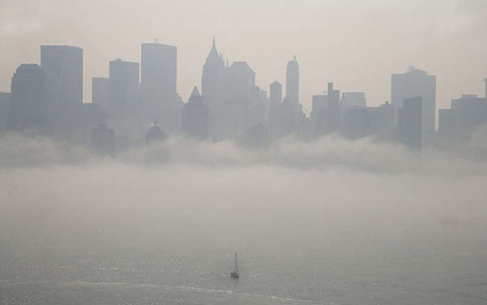 Нью-Йорк накрыл апокалиптический смог: что случилось