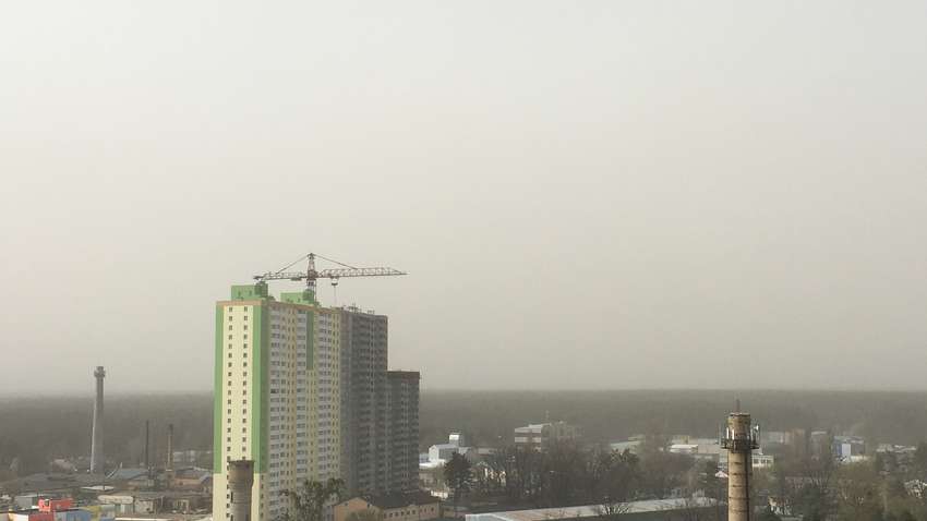 Киев атаковала пылевая буря, повредился мост (фото, видео)