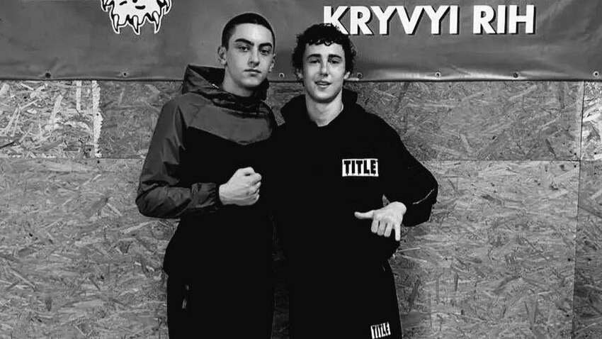 Легковик зіткнувся з вантажівкою АТБ: загинули два спортсмени