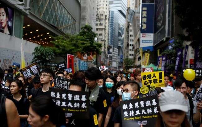 На протестах в Гонконге пострадали 19 человек