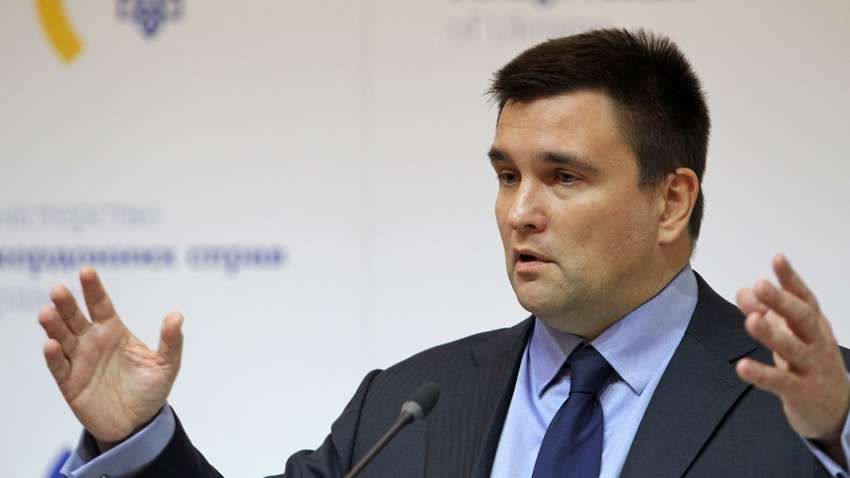 Клімкін побігав у вишиванці по Івано-Франківську