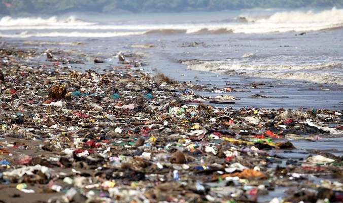 Разложение пластика – 400 или 4000 лет: эксперт назвал главную опасность