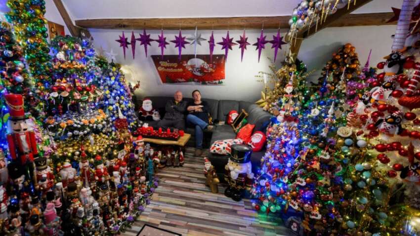 Рождественский рекорд в Германии: семья установила 621 елку в своем доме (ФОТО) Рождественский рекорд в Германии: семья установила 621 елку в своем доме (ФОТО)