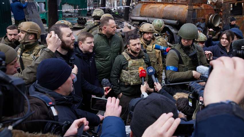 Зеленский о переговорах с Путиным: сложно разговаривать, когда ты видишь, что они тут натворили