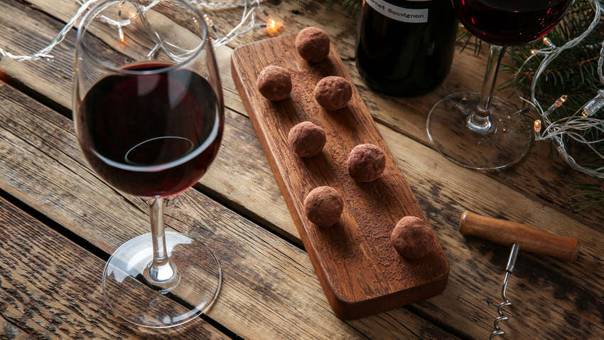 Вино і шоколад продовжують життя, - вчені