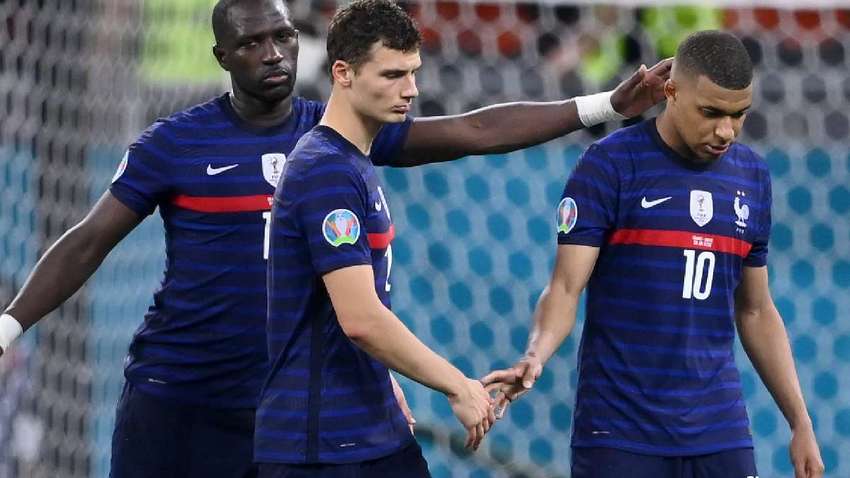 Будет ли переигран матч "Франция-Швейцария": французы собирают подписи Будет ли переигран матч "Франция-Швейцария": французы собирают подписи