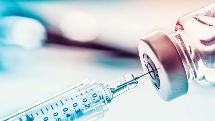 В США после вакцинации от коронавируса умер человек В США после вакцинации от коронавируса умер человек