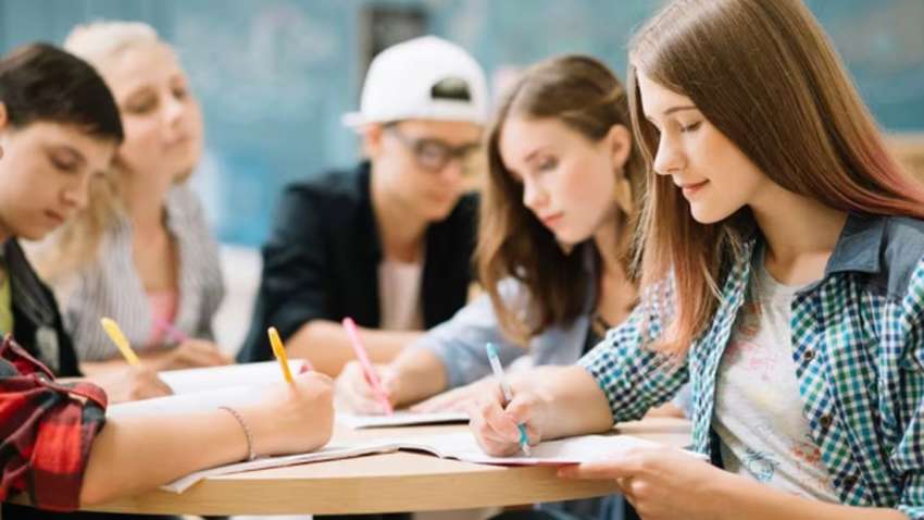 Названа найпопулярніша спеціальність 2024 року: ким хочуть бути українські студенти Названа найпопулярніша спеціальність 2024 року: ким хочуть бути українські студенти