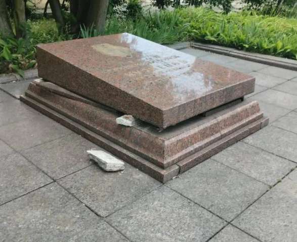  В Украине пытались украсть останки российского агента НКВД