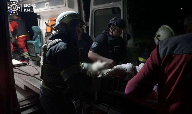 Путин расстреливает безоружных граждан: Шмыгаль раскрыл количество жертв среди мирных украинцев Путин расстреливает безоружных граждан: Шмыгаль раскрыл количество жертв среди мирных украинцев