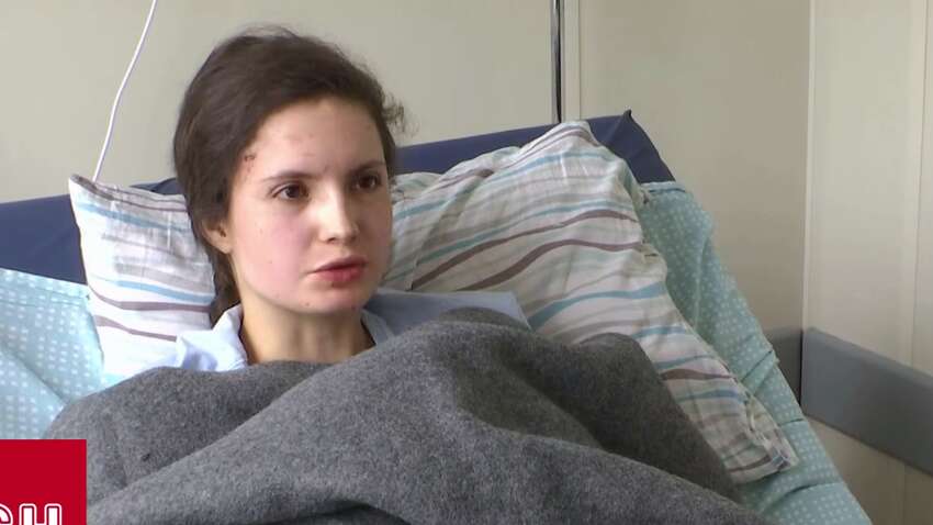 Девушка вылетела с 9 этажа во время атаки РФ и осталась жива (ВИДЕО) Девушка вылетела с 9 этажа во время атаки РФ и осталась жива (ВИДЕО)