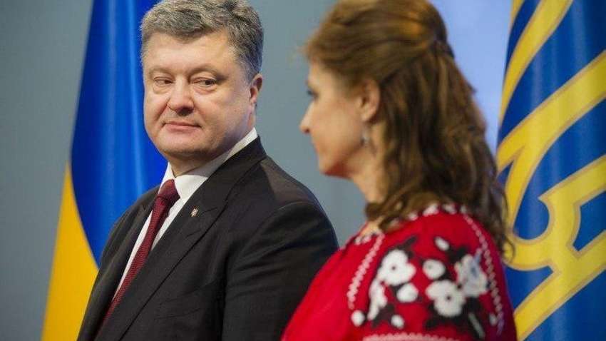 «Зовсім юні»: Порошенко здивував Мережу архівним знімком із дружиною (ФОТО)