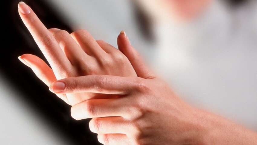 Немеют руки и ноги: о каких болезнях сигнализирует симптом Немеют руки и ноги: о каких болезнях сигнализирует симптом