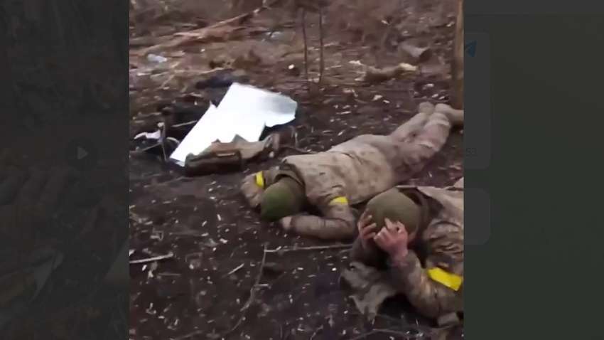 Расстрел в спину украинских пленных: оккупанты показали страшное видео Расстрел в спину украинских пленных: оккупанты показали страшное видео