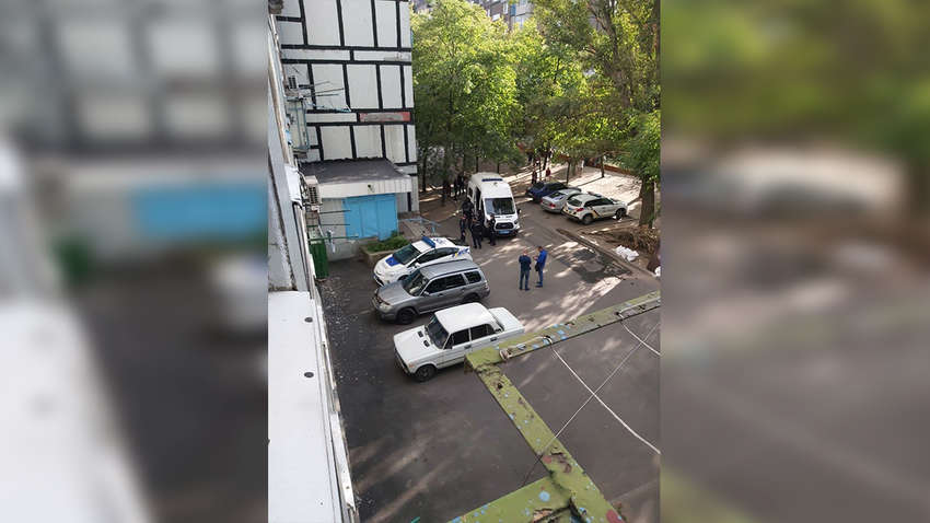 В Днепре вооруженный мужчина ограбил двух женщин, а затем застрелился  В Днепре вооруженный мужчина ограбил двух женщин, а затем застрелился