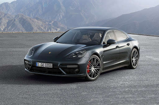 Не позашляховиками єдиними: Porsche представила оновлений седан