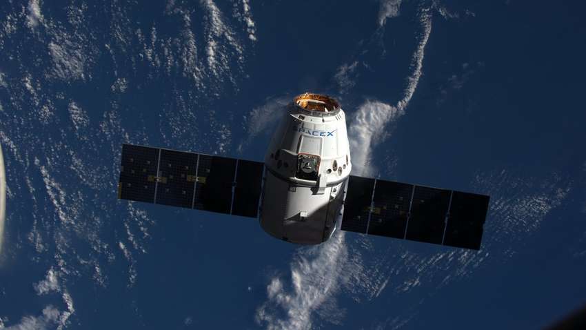 Космічний корабель Cargo Dragon доставив на МКС "доброзичливого" робота