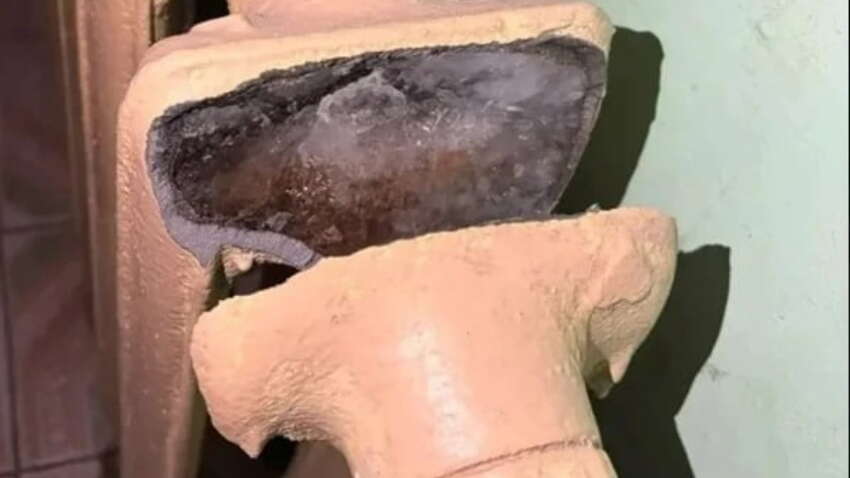 Массовые прорывы труб в Киеве: как выжить киевлянам без отопления