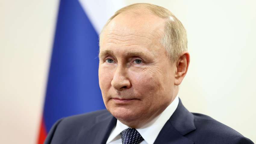 Путін порадив молоді у Росії пити іван-чай замість Coca-Cola Путін порадив молоді у Росії пити іван-чай замість Coca-Cola