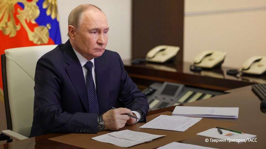 Путин публично вступился за своих шестерок на переговорах в Турции Путин публично вступился за своих шестерок на переговорах в Турции