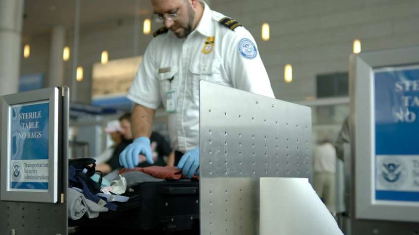 Митник помітив незвичну поведінку пасажира в аеропорту: він не очікував виявити такий багаж