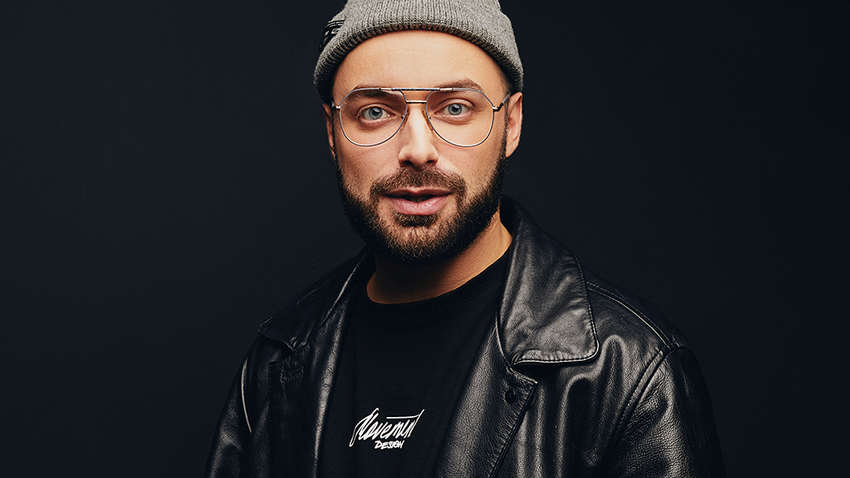 Режиссер из Украины начал работать с российской певицей, поддерживающей Путина