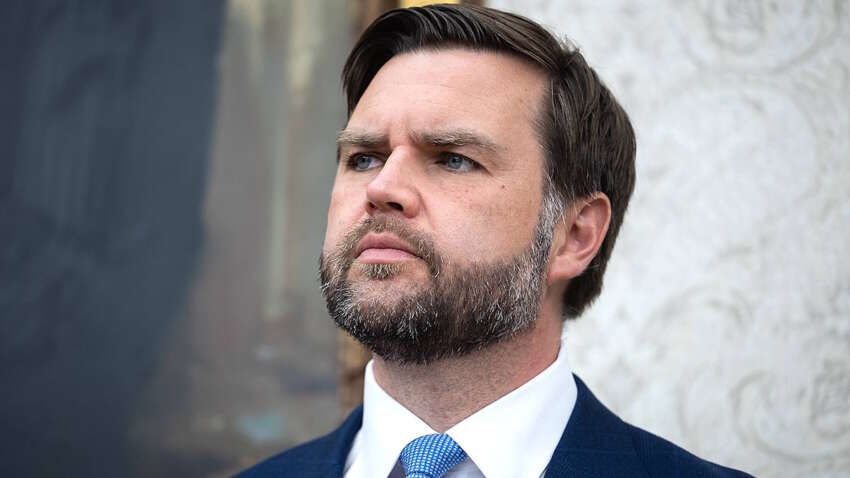 Вэнс высказался о задержанном танкере: почему поднятие российского флага не помогло