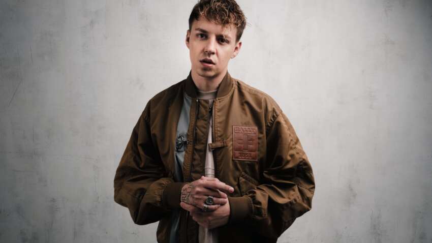 Известный рэпер, осуждавший режим Кремля, получил гражданство России Известный рэпер, осуждавший режим Кремля, получил гражданство России