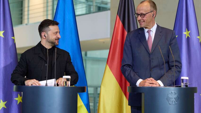 Мерц показав, що яйця у нього, на відміну від Шольца, є: чому істерить Москва