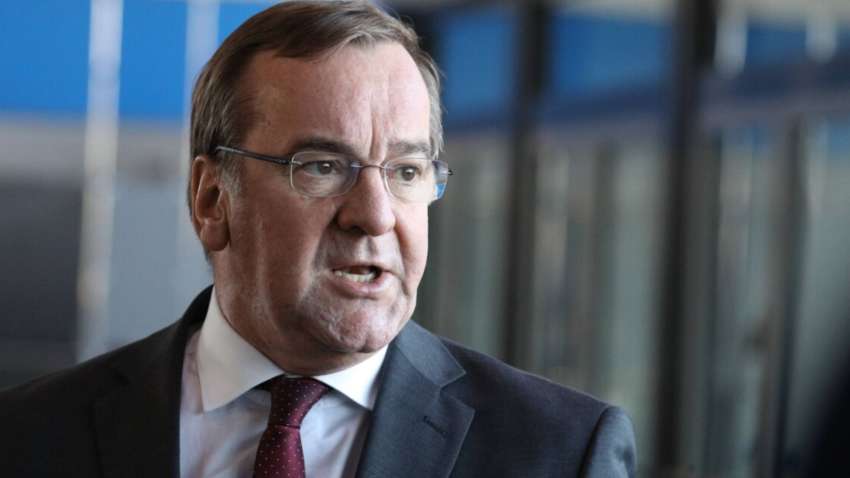 Міністр оборони Німеччини назвав дату, коли Росія може напасти на НАТО