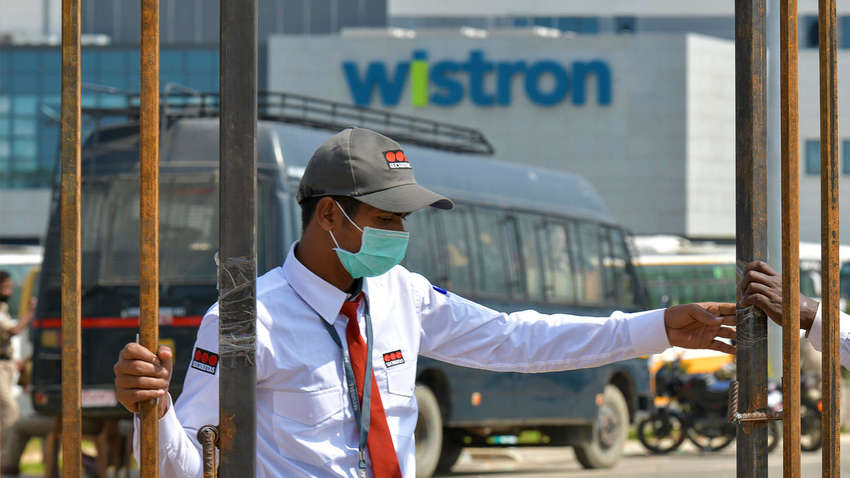 Розлючені робітники рознесли заводи з виробництва iPhone Розлючені робітники рознесли заводи з виробництва iPhone