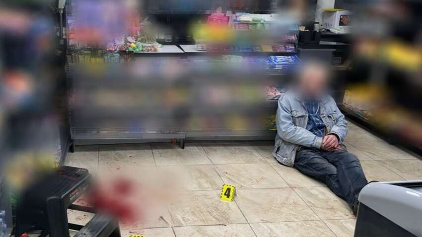 Психически нестабильный мужчина порезал военного ножом 