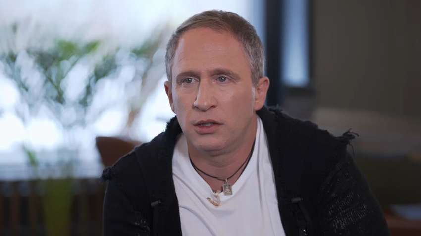 Російський актор, який підтримує режим Кремля, відмовився порвати паспорт США в ефірі шоу Російський актор, який підтримує режим Кремля, відмовився порвати паспорт США в ефірі шоу