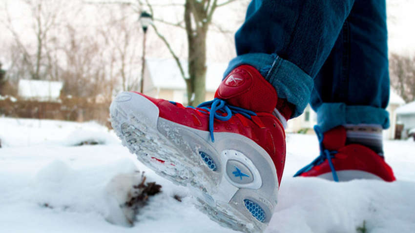 Стоит ли носить кроссовки зимой — объясняет врач Стоит ли носить кроссовки зимой — объясняет врач