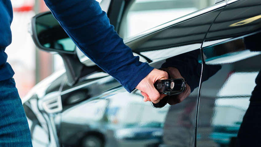 Новая схема обмана: как мошенники выманивают деньги у владельцев авто Новая схема обмана: как мошенники выманивают деньги у владельцев авто