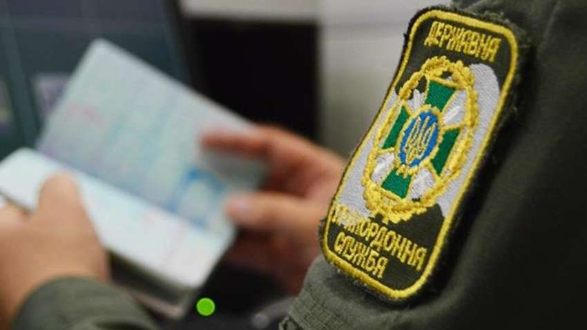 "Я хочу получить чемодан и поскорее уехать отсюда!" - российскому актеру запретили въезд в Украину 