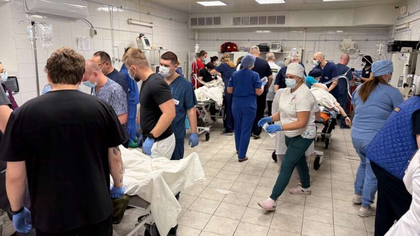 Кров ллється з каталок: лікар Дніпра про смертельний удар по місту