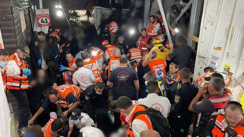 В Израиле в результате давки погибли десятки людей В Израиле в результате давки погибли десятки людей