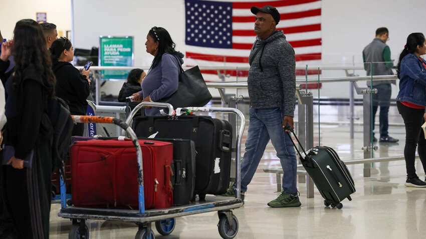 Американская мечта трещит: интерес к переезду в США рухнул до минимума