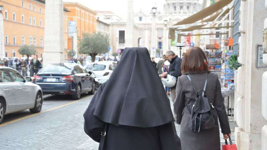 Монахиня стала блогером і здивувала Мережу своїм зовнішнім виглядом Монахиня стала блогером і здивувала Мережу своїм зовнішнім виглядом