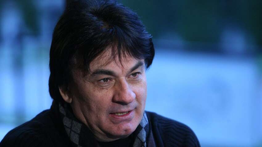 Просто гадость: пузатый российский певец вытер сопли о поклонниц на концерте (ВИДЕО)