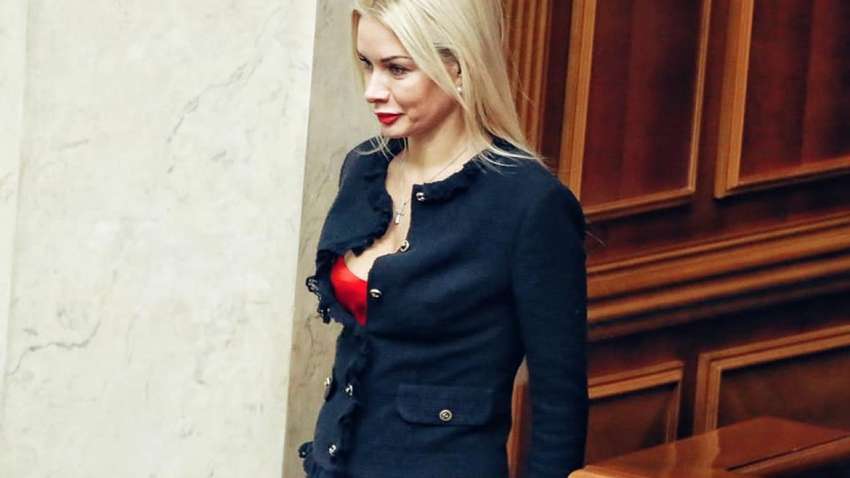 "Она баба рабочая": Арахамия и Корниенко обсудили формы депутата от "Слуги народа" Ирины Аллахвердиевой 