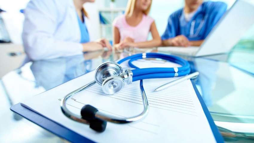 Медреформа в ее нынешнем виде означает увольнение 50 тыс. медработников и закрытие 300 больниц, – глава Минздрава Степанов